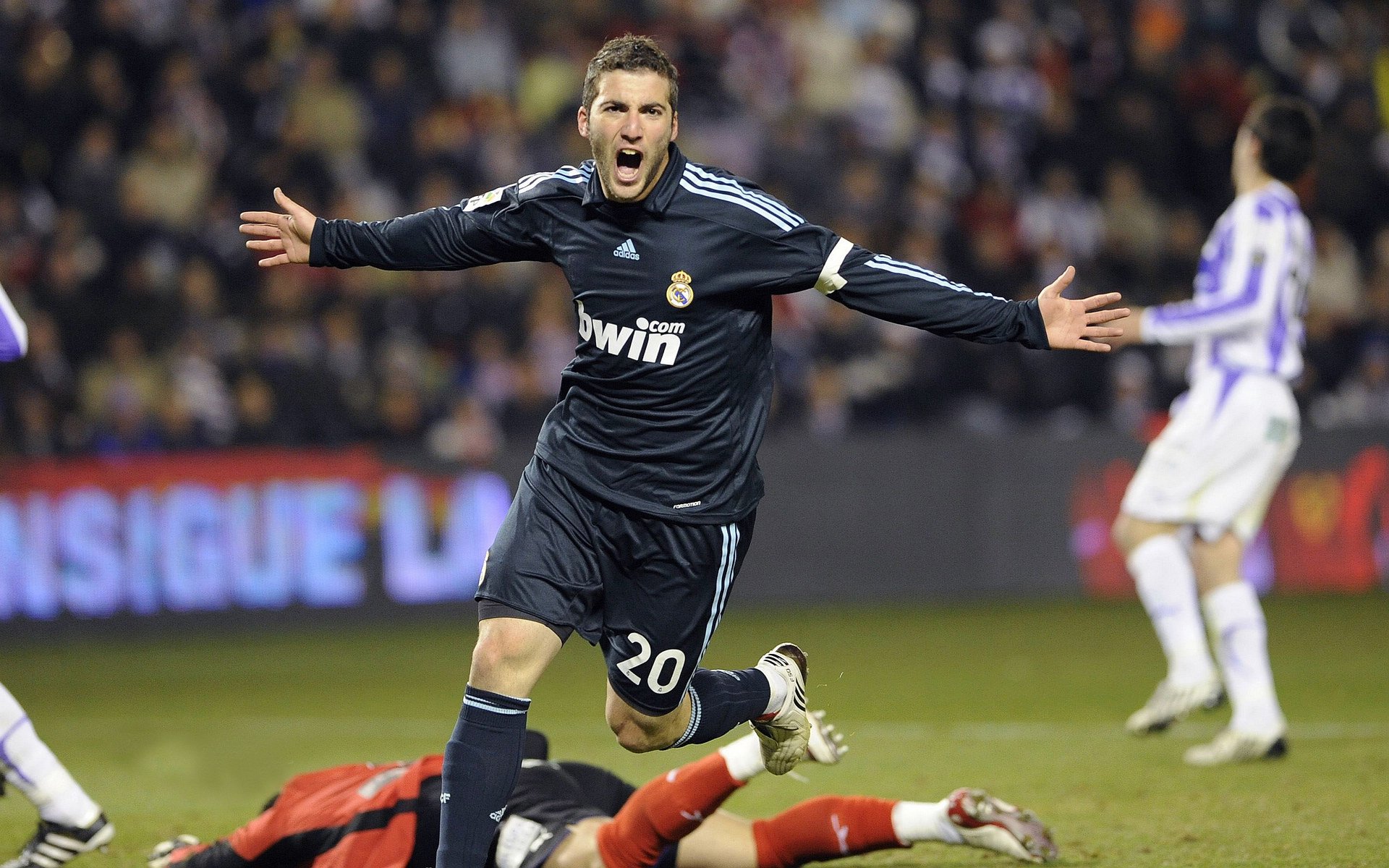 “法甲豪门争斗激烈,巅峰对决不停歇”,法甲豪门球队