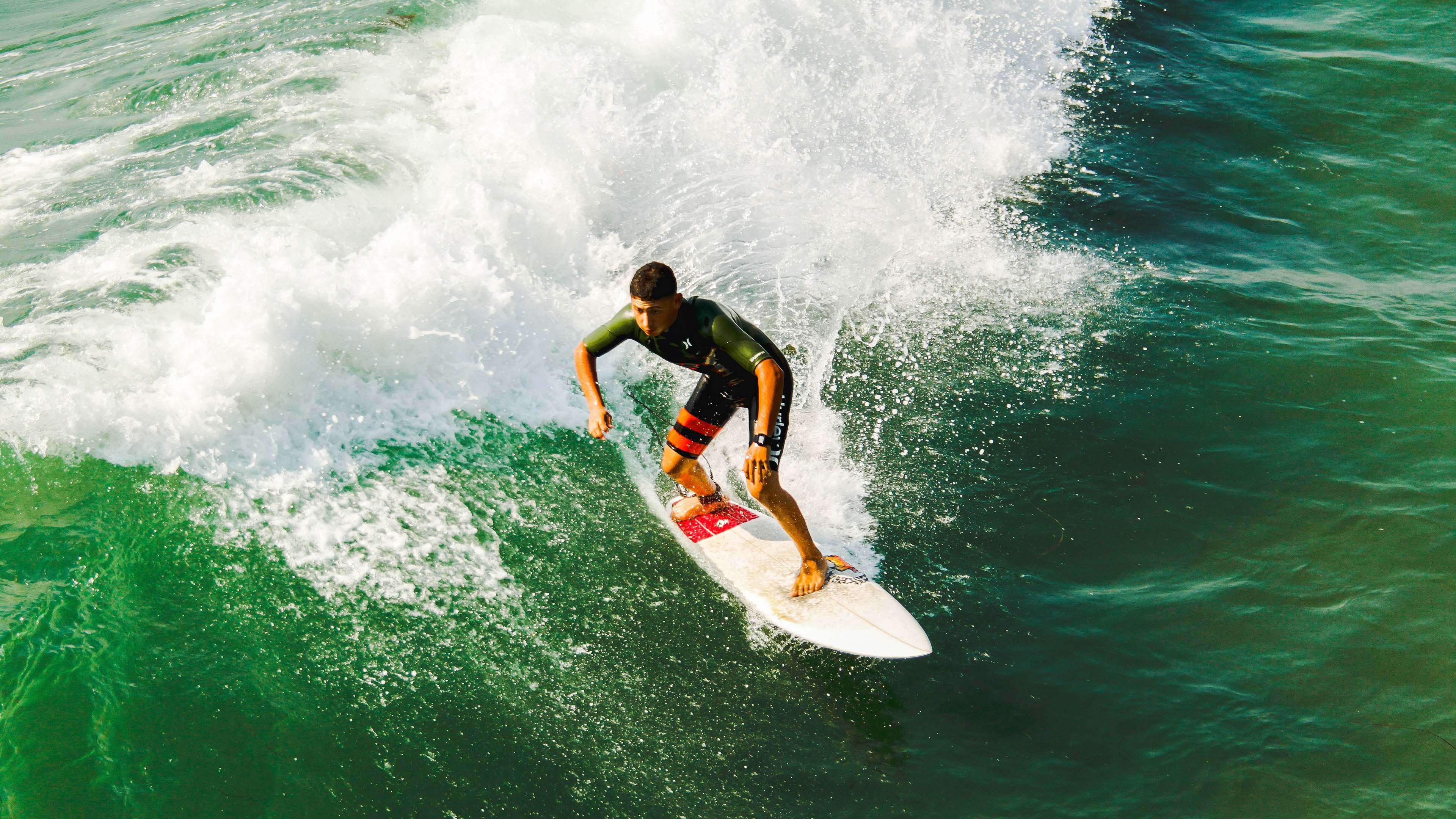 校园足球盛会频频举办,激发青少年的运动兴趣与活力,校园足球开展